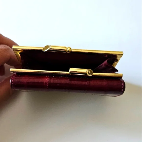 Small Clutch Eelskin Wallet - Picture 2 of 4